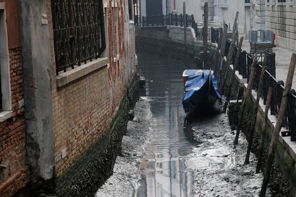 İtalya'da Kuraklık Alarmı: Venedik'te Kanallar Kurudu, Ulaşım Sıkıntılı